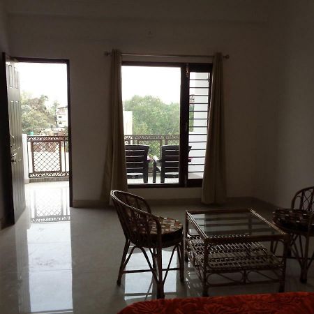 The White House Apartment Rishikesh Bagian luar foto