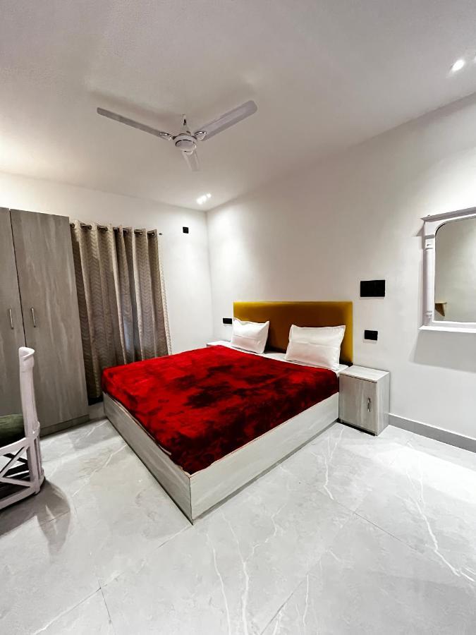 The White House Apartment Rishikesh Bagian luar foto
