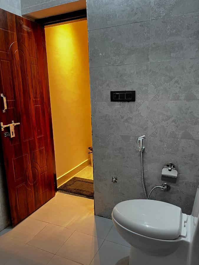 The White House Apartment Rishikesh Bagian luar foto