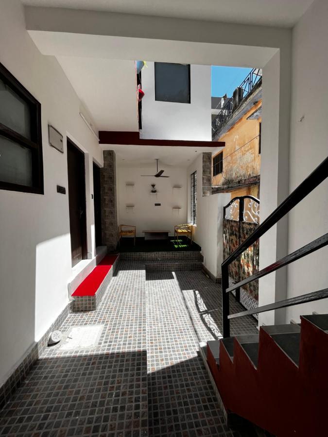 The White House Apartment Rishikesh Bagian luar foto