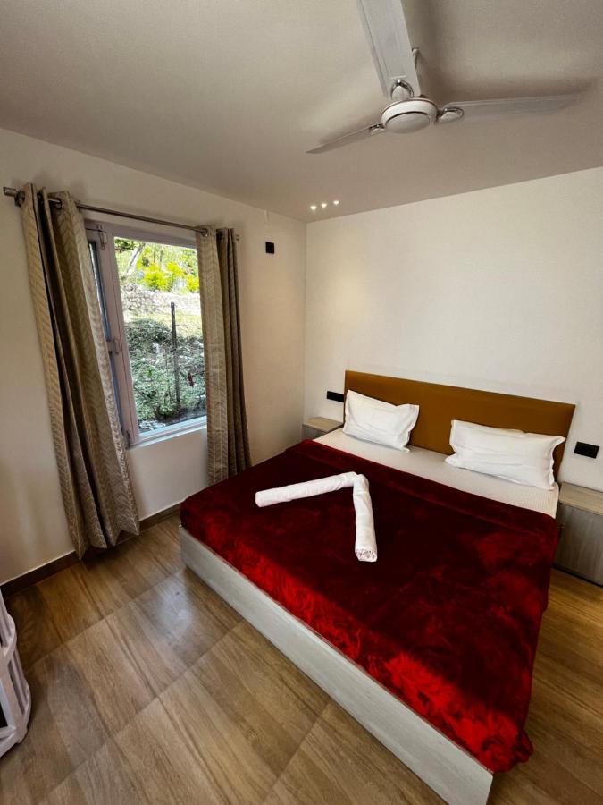 The White House Apartment Rishikesh Bagian luar foto