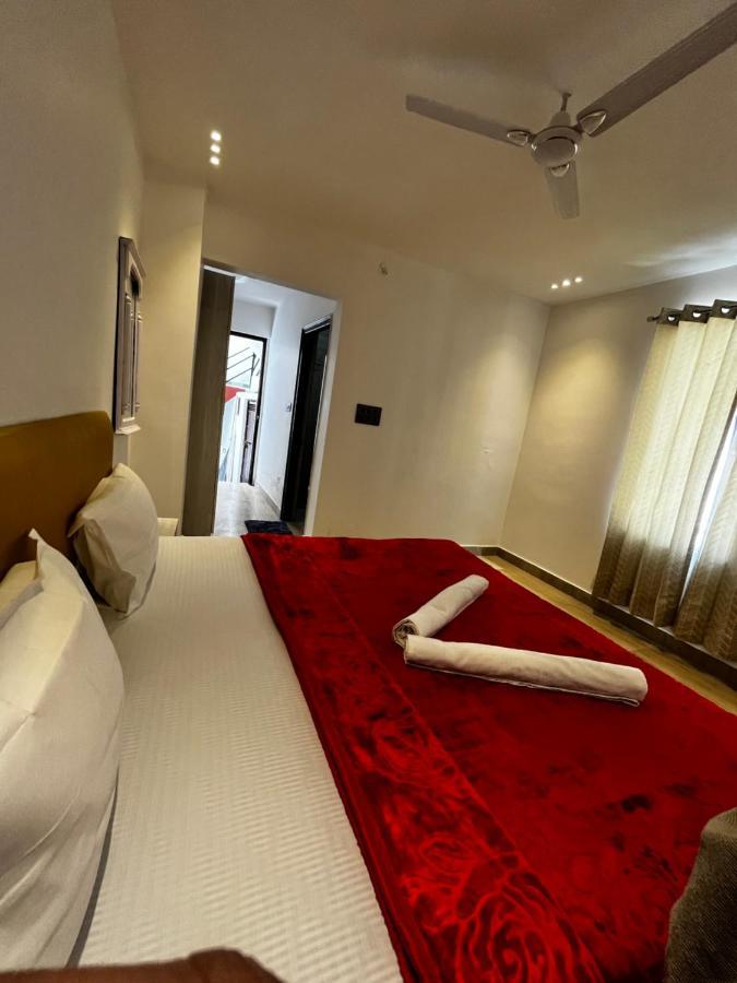 The White House Apartment Rishikesh Bagian luar foto