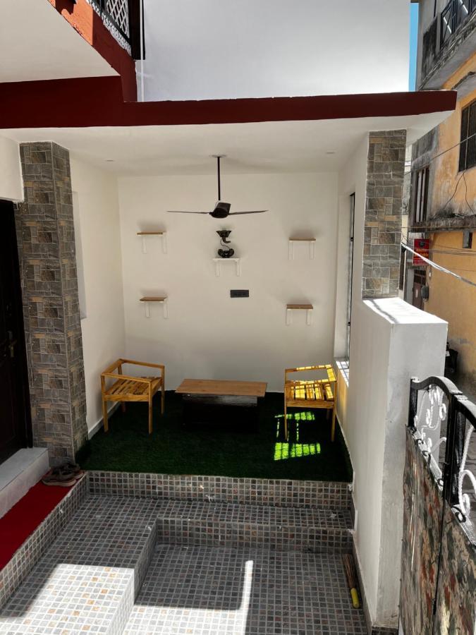 The White House Apartment Rishikesh Bagian luar foto