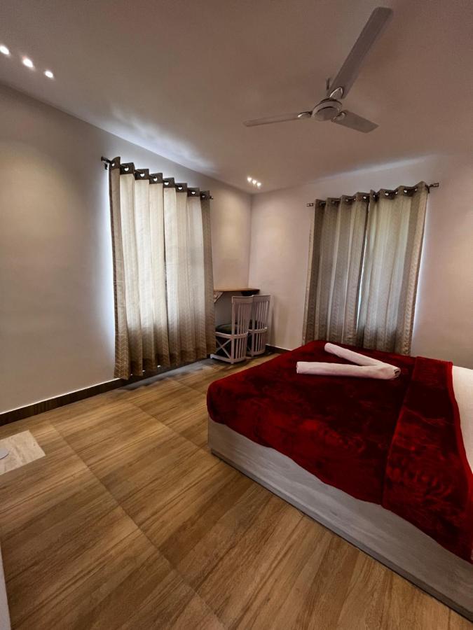 The White House Apartment Rishikesh Bagian luar foto
