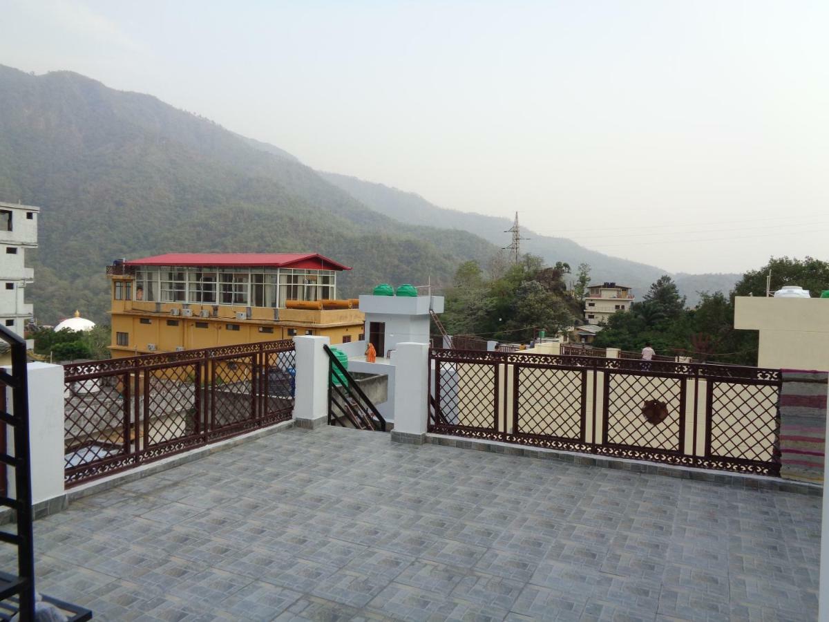 The White House Apartment Rishikesh Bagian luar foto