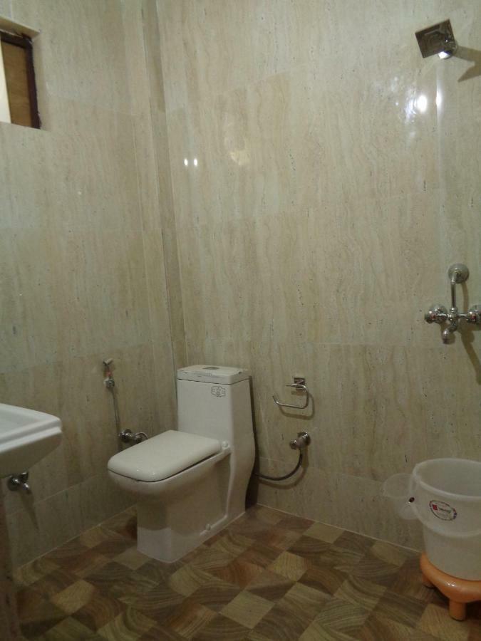 The White House Apartment Rishikesh Bagian luar foto