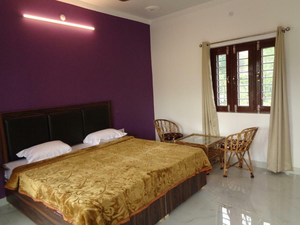 The White House Apartment Rishikesh Bagian luar foto