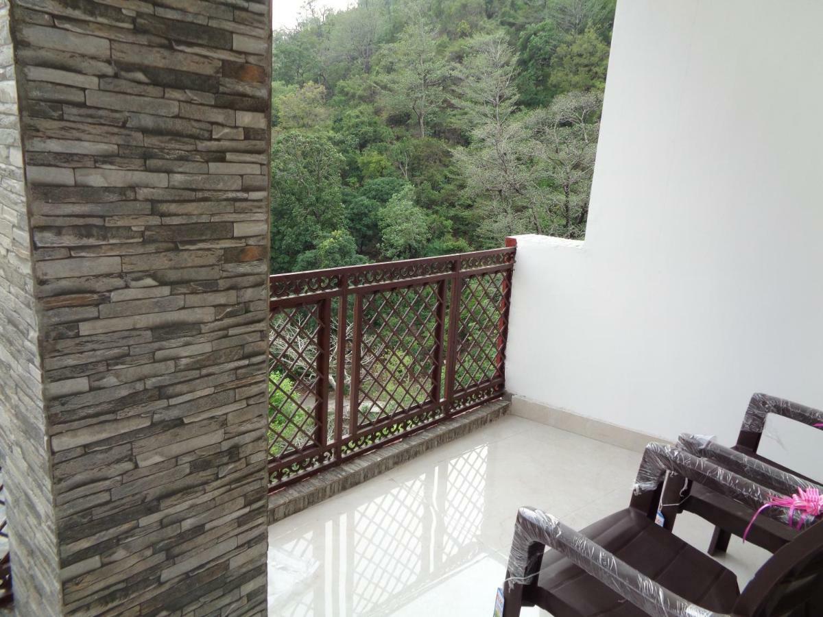 The White House Apartment Rishikesh Bagian luar foto